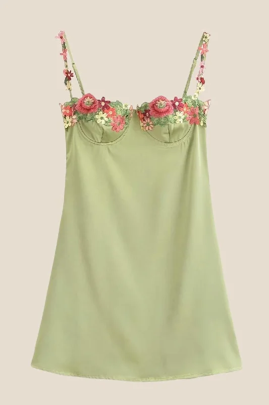 Classic Women's Fashion Green Floral Embroidery Short Princess Dress
