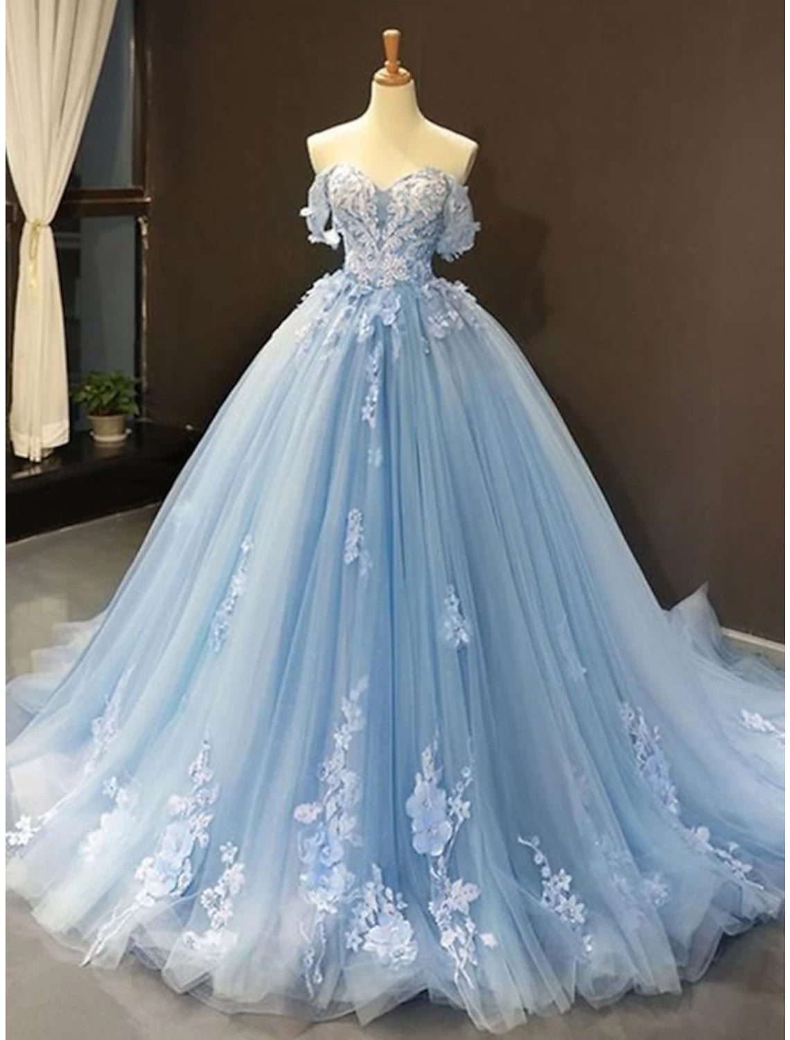 Women’s Trendy Outfits Ball Gown Prom Dresses Floral Wedding Dress Court Train Short Sleeve Sweetheart Lace with Pleats Appliques