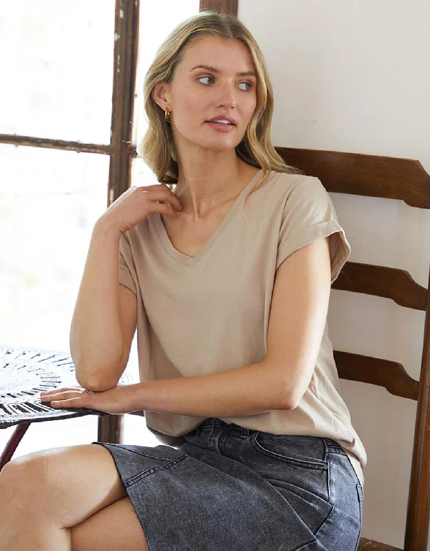Unique Women’s Fashion Pieces Manly Vee Tee - Oatmeal